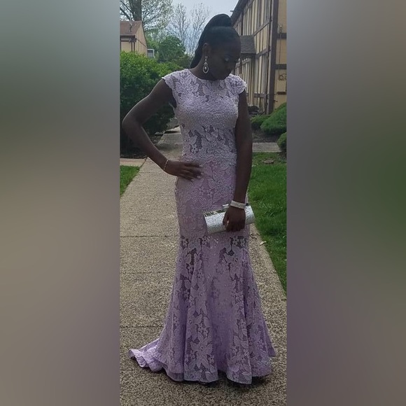 Unnoticeable missing rhinestones, hook broke in back but isnt needed. - Picture 2 of 13